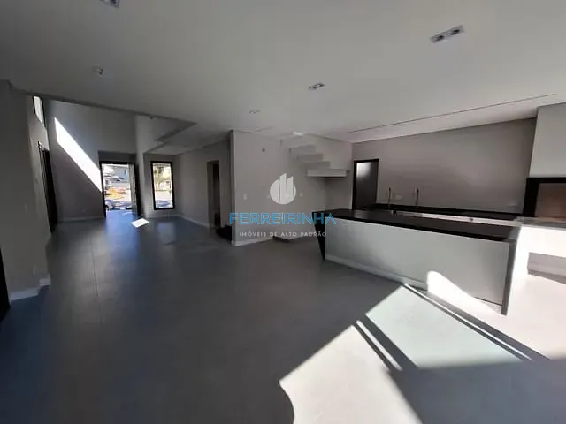 Casa com 250m² 3 quartos e 1 banheiro, à venda, no bairro Urbanova em São José dos Campos