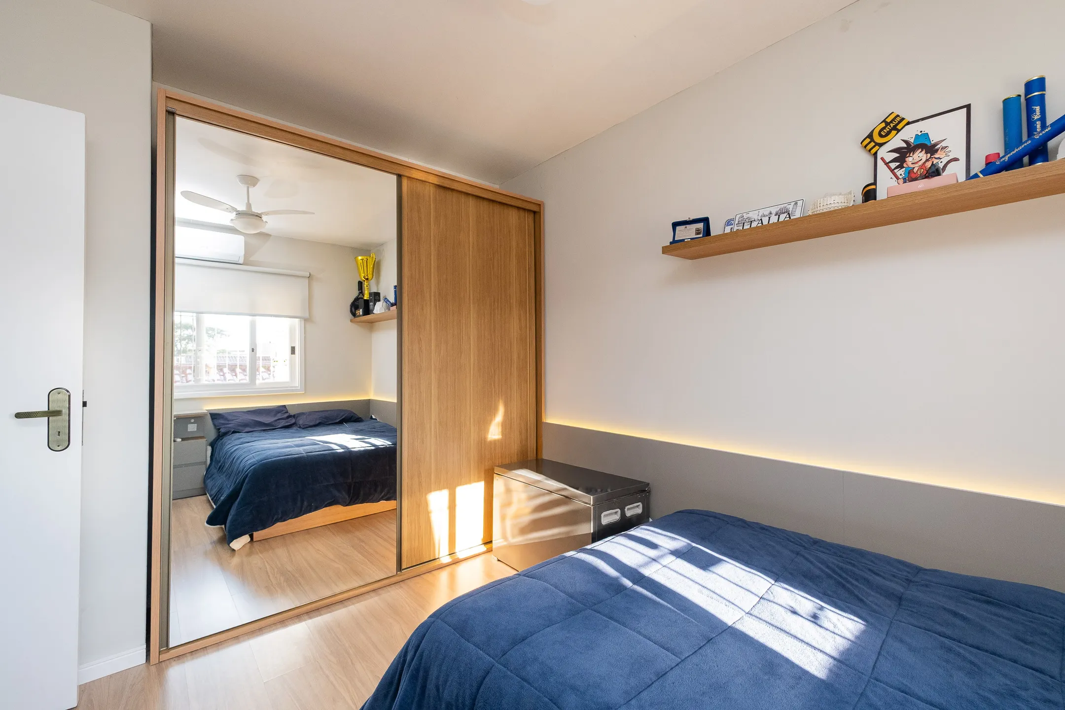 Casa à venda nas Três Vendas, Pelotas - 252 m², 4 quartos (sendo 1 suíte), lareira, espaço gourmet com churrasqueira e amplo pátio com garagem. - 20