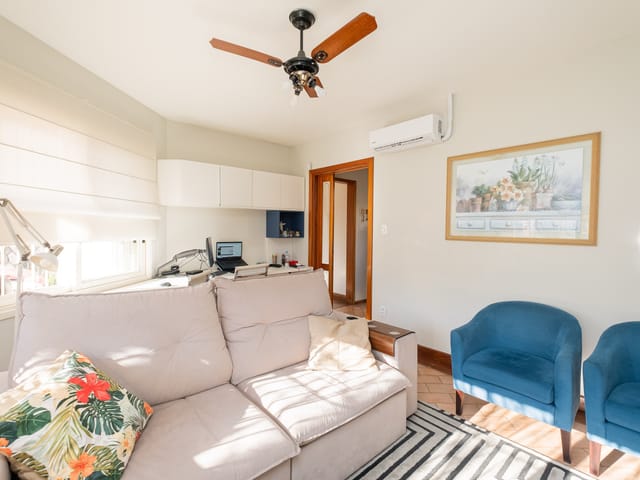 Casa com 300m² 4 quartos e 3 banheiros, à venda, no bairro Três Vendas em Pelotas