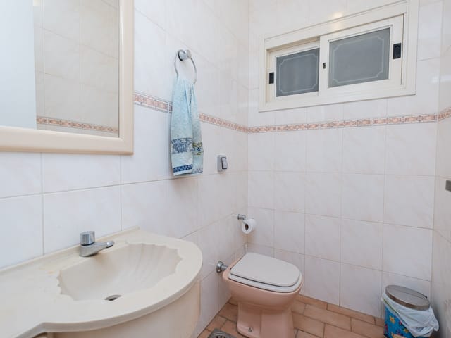 Casa com 300m² 4 quartos e 3 banheiros, à venda, no bairro Três Vendas em Pelotas