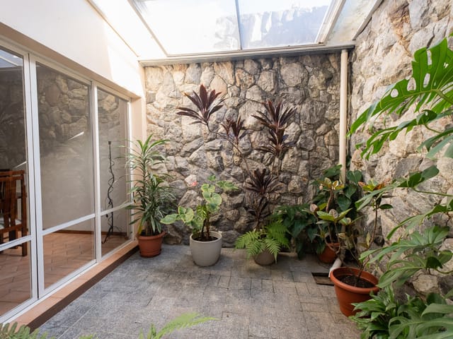 Casa com 300m² 4 quartos e 3 banheiros, à venda, no bairro Três Vendas em Pelotas