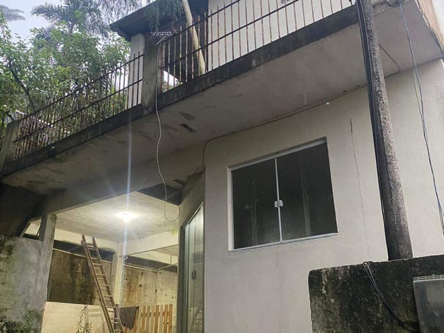 Casa com 200m² 2 quartos e 2 banheiros, à venda, no bairro Mosela em Petrópolis
