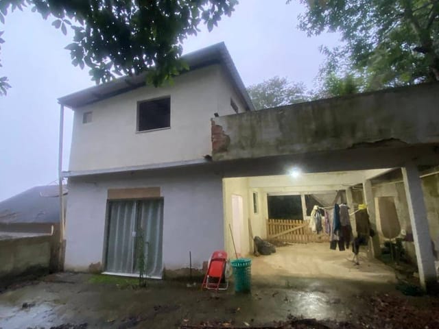 Casa com 200m² 2 quartos e 2 banheiros, à venda, no bairro Mosela em Petrópolis