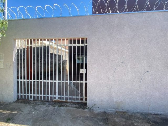Foto do Casa - Casa com 2 dormitórios para alugar, 57 m² por R$ 900,00/mês - Jardim São Bento - Uberaba/MG | ZUCATO IMOBILIARIA LTDA