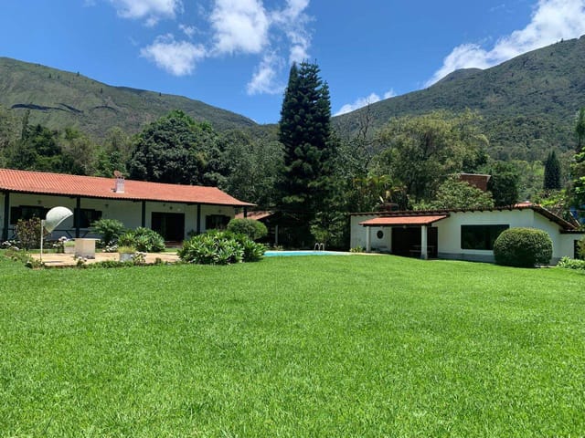 Casa com 5200m², à venda, no bairro Araras em Petrópolis