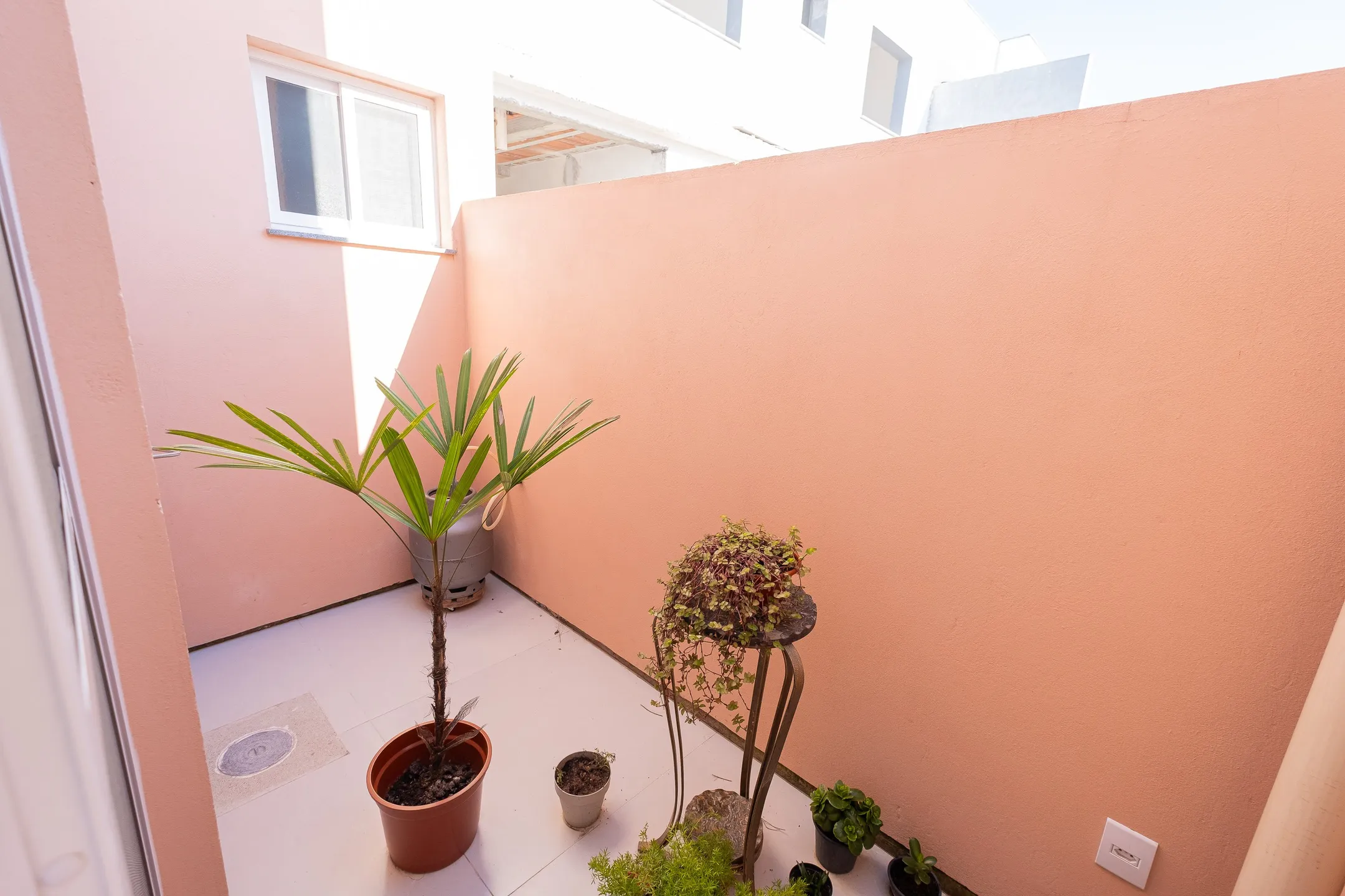 Casa à venda no Amarilis, Laranjal - 70 m², 2 quartos (sendo 1 suíte), cozinha com armários, churrasqueira e vaga. - 11