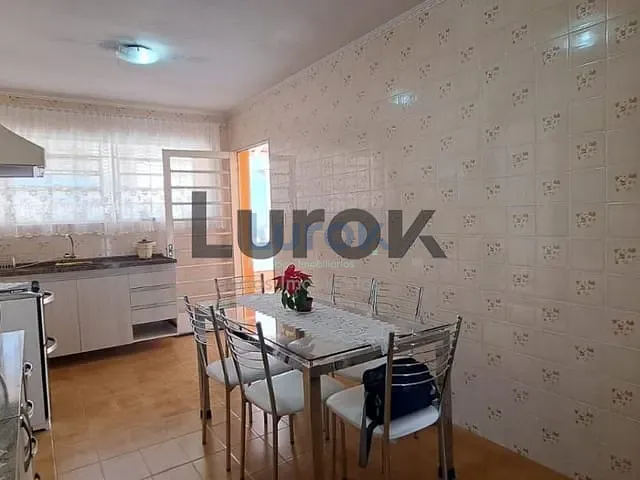Casa com 256m² 2 quartos e 2 banheiros, à venda, no bairro Parque Cecap em Valinhos