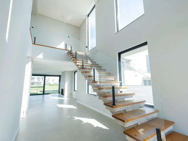 Casa com 287m² 4 quartos e 5 banheiros, à venda, no bairro Laranjal em Pelotas