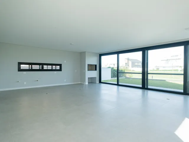 Casa com 287m² 4 quartos e 5 banheiros, à venda, no bairro Laranjal em Pelotas