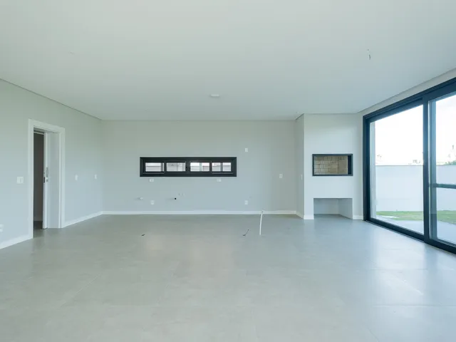 Casa com 287m² 4 quartos e 5 banheiros, à venda, no bairro Laranjal em Pelotas