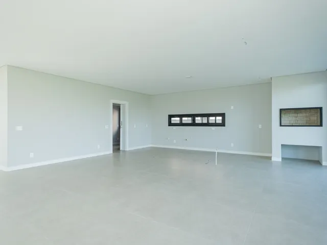 Casa com 287m² 4 quartos e 5 banheiros, à venda, no bairro Laranjal em Pelotas