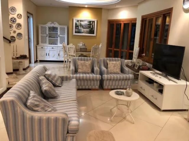 Casa com 600m² 5 quartos e 4 banheiros, à venda, no bairro Urbanova em São José dos Campos