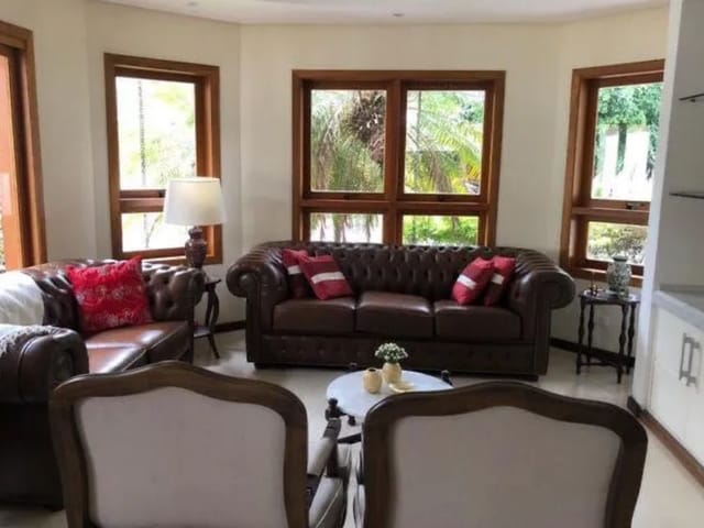 Casa com 600m² 5 quartos e 4 banheiros, à venda, no bairro Urbanova em São José dos Campos