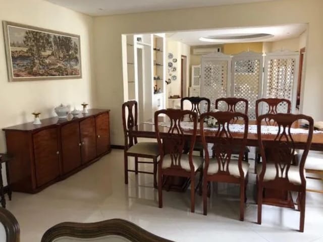 Casa com 600m² 5 quartos e 4 banheiros, à venda, no bairro Urbanova em São José dos Campos