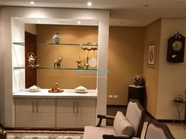 Casa com 600m² 5 quartos e 4 banheiros, à venda, no bairro Urbanova em São José dos Campos