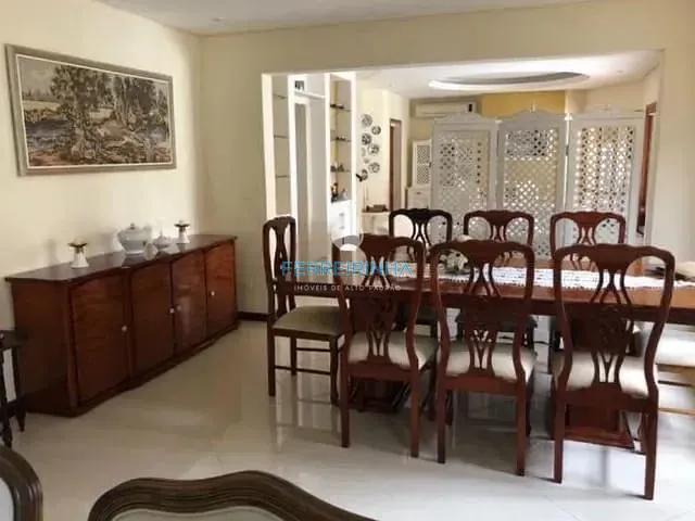 Casa com 600m² 5 quartos e 4 banheiros, à venda, no bairro Urbanova em São José dos Campos