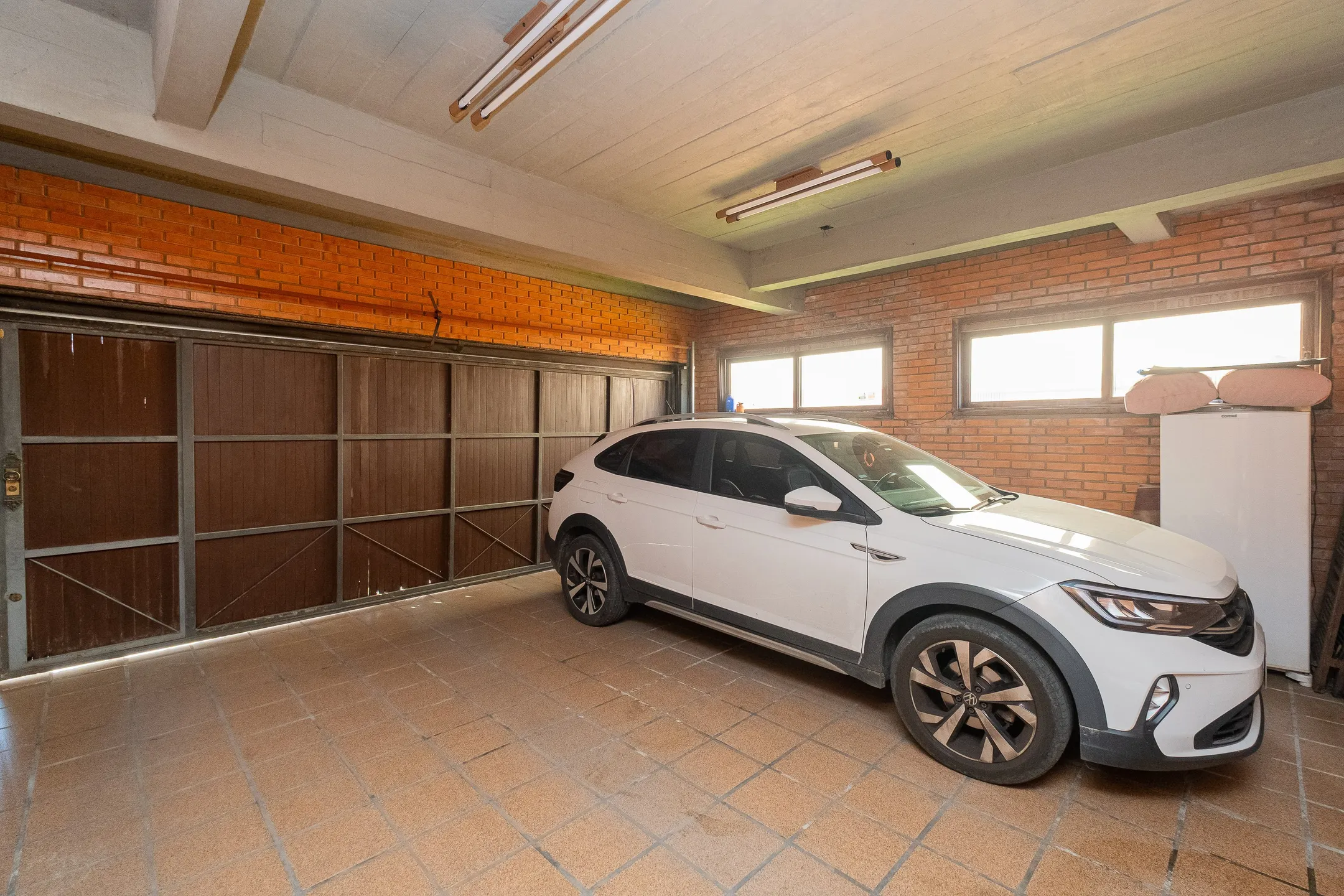 Casa mobiliada à venda na Colina do Sol, Pelotas - 436 m², 4 quartos (sendo 2 suítes), acabamentos de alto padrão e ampla área de lazer com pátio e piscina. - 22