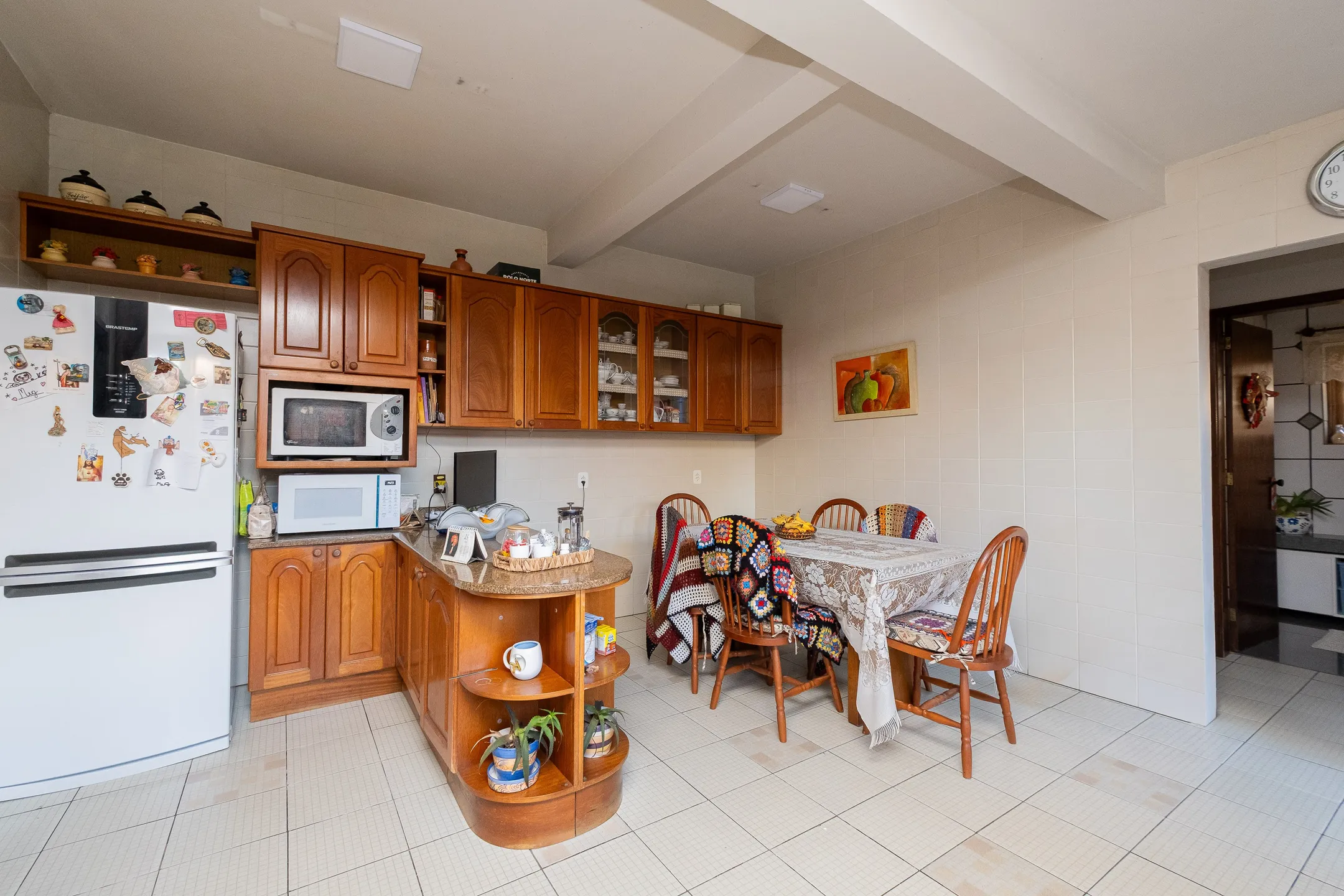Casa mobiliada à venda na Colina do Sol, Pelotas - 436 m², 4 quartos (sendo 2 suítes), acabamentos de alto padrão e ampla área de lazer com pátio e piscina. - 8