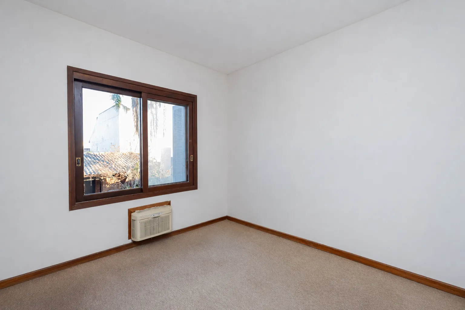 Casa mobiliada à venda na Colina do Sol, Pelotas - 436 m², 4 quartos (sendo 2 suítes), acabamentos de alto padrão e ampla área de lazer com pátio e piscina. - 13