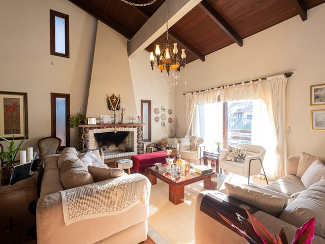 Casa 4 quartos e 5 banheiros, à venda, no bairro Centro em Pelotas