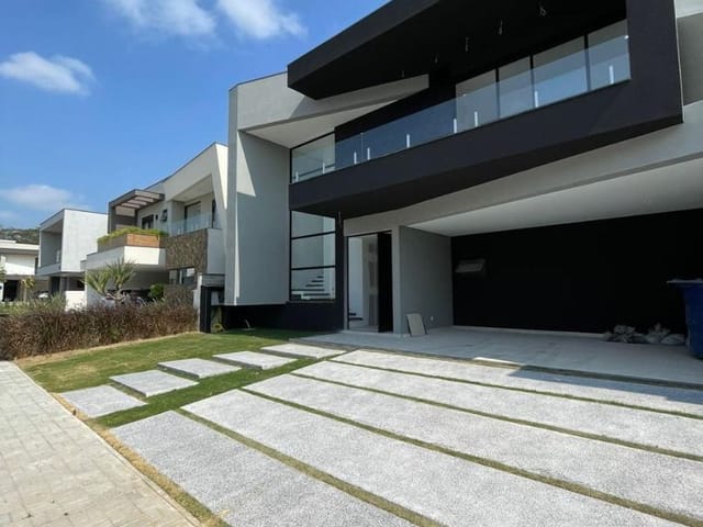 Casa com 450m² 5 quartos e 6 banheiros, à venda ou para alugar, no bairro Jardim do Golfe em São José dos Campos