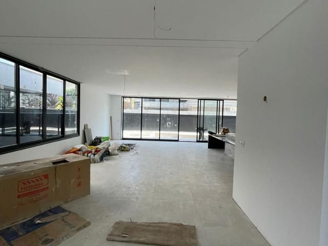 Casa com 450m² 5 quartos e 6 banheiros, à venda ou para alugar, no bairro Jardim do Golfe em São José dos Campos