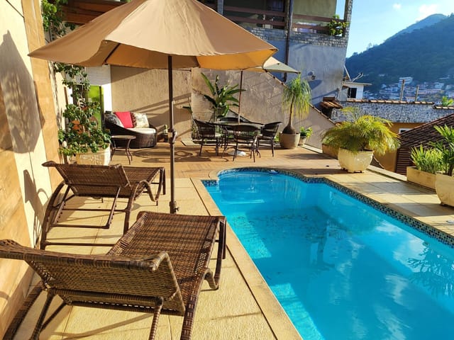 Casa 4 quartos e 1 banheiro, à venda, no bairro Cascatinha em Petrópolis