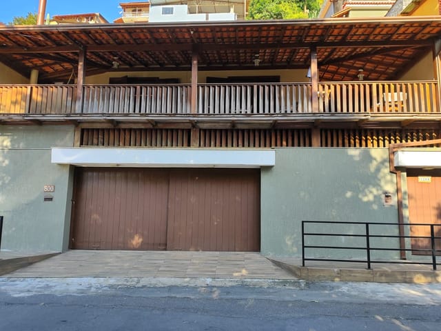 Casa 4 quartos e 1 banheiro, à venda, no bairro Cascatinha em Petrópolis