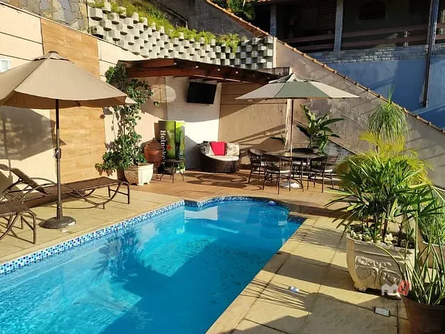Casa 4 quartos e 1 banheiro, à venda, no bairro Cascatinha em Petrópolis