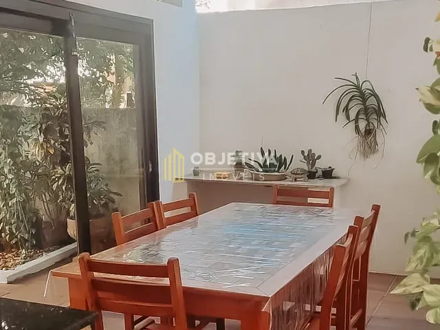 Casa 3 quartos e 1 banheiro, à venda, no bairro Jardim Botânico em Porto Alegre