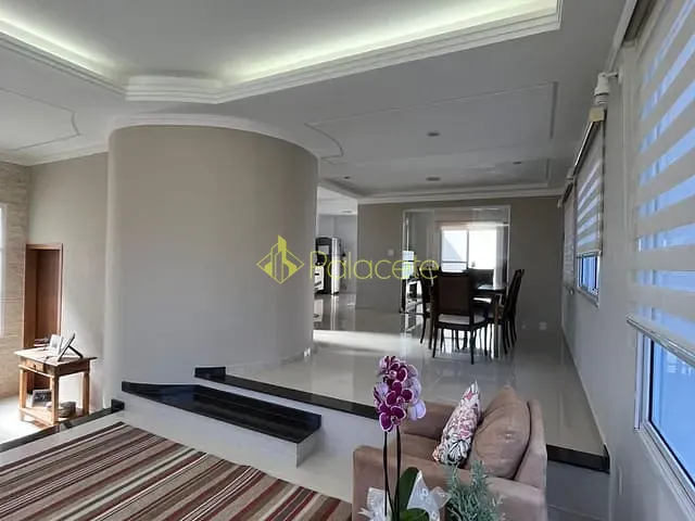Casa com 256m² 4 quartos e 3 banheiros, à venda, no bairro Urbanova em São José Dos Campos
