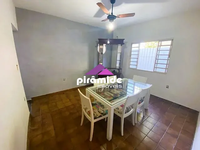 Casa com 250m² 3 quartos e 2 banheiros, à venda, no bairro Jardim das Indústrias em São José dos Campos