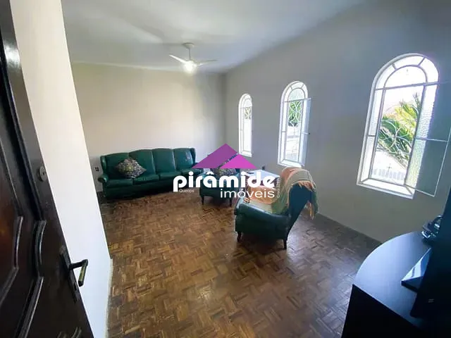 Casa com 250m² 3 quartos e 2 banheiros, à venda, no bairro Jardim das Indústrias em São José dos Campos