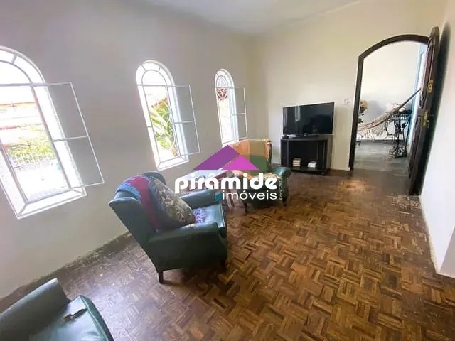 Casa com 250m² 3 quartos e 2 banheiros, à venda, no bairro Jardim das Indústrias em São José dos Campos