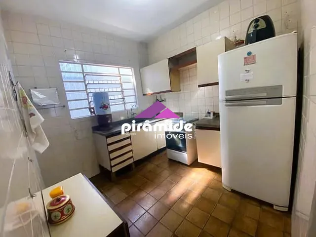 Casa com 250m² 3 quartos e 2 banheiros, à venda, no bairro Jardim das Indústrias em São José dos Campos