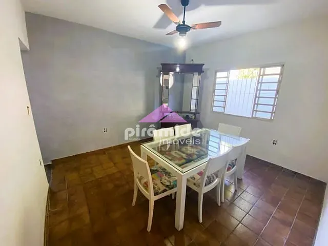 Casa com 250m² 3 quartos e 2 banheiros, à venda, no bairro Jardim das Indústrias em São José dos Campos