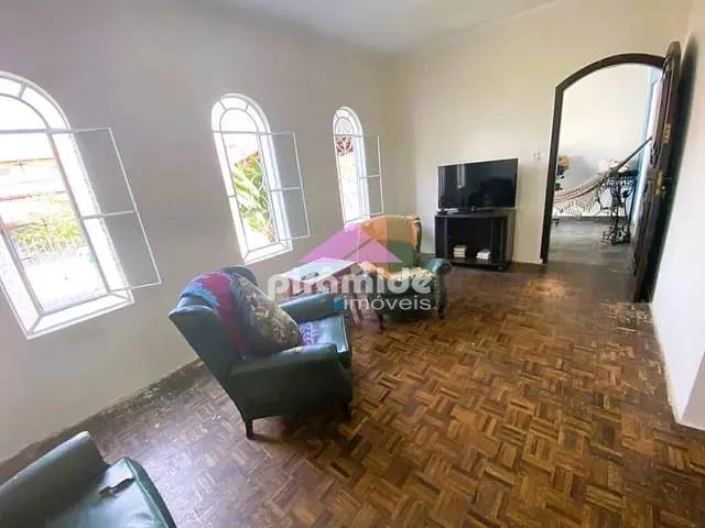 Casa com 250m² 3 quartos e 2 banheiros, à venda, no bairro Jardim das Indústrias em São José dos Campos