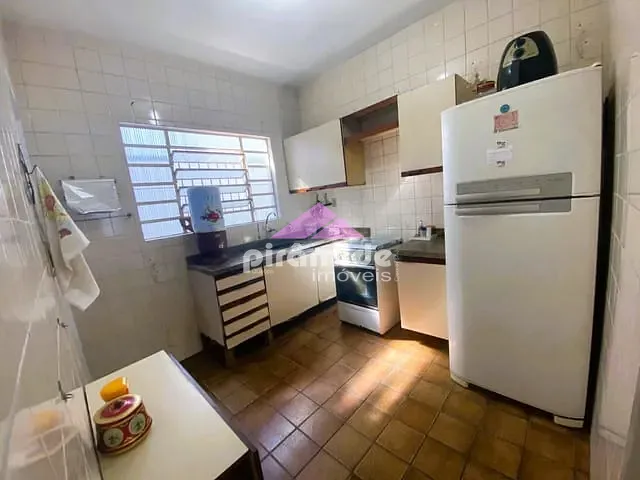 Casa com 250m² 3 quartos e 2 banheiros, à venda, no bairro Jardim das Indústrias em São José dos Campos
