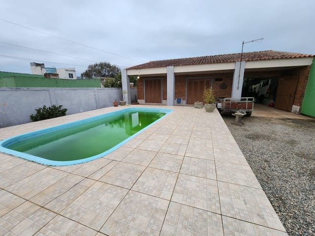 Casa 3 quartos e 2 banheiros, à venda, no bairro Laranjal em Pelotas