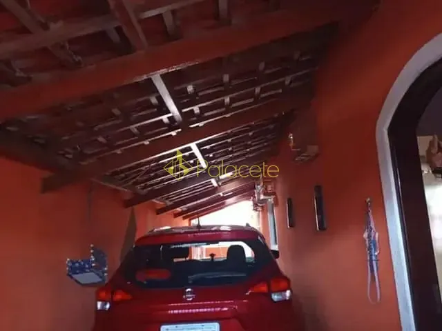 Casa com 250m², à venda, no bairro Parque Senhor do Bonfim em Taubaté