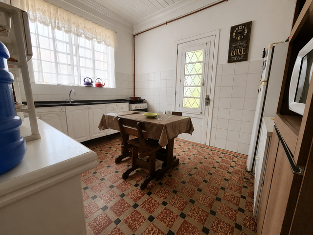 Casa 2 quartos e 1 banheiro, à venda, no bairro Centro em Pelotas