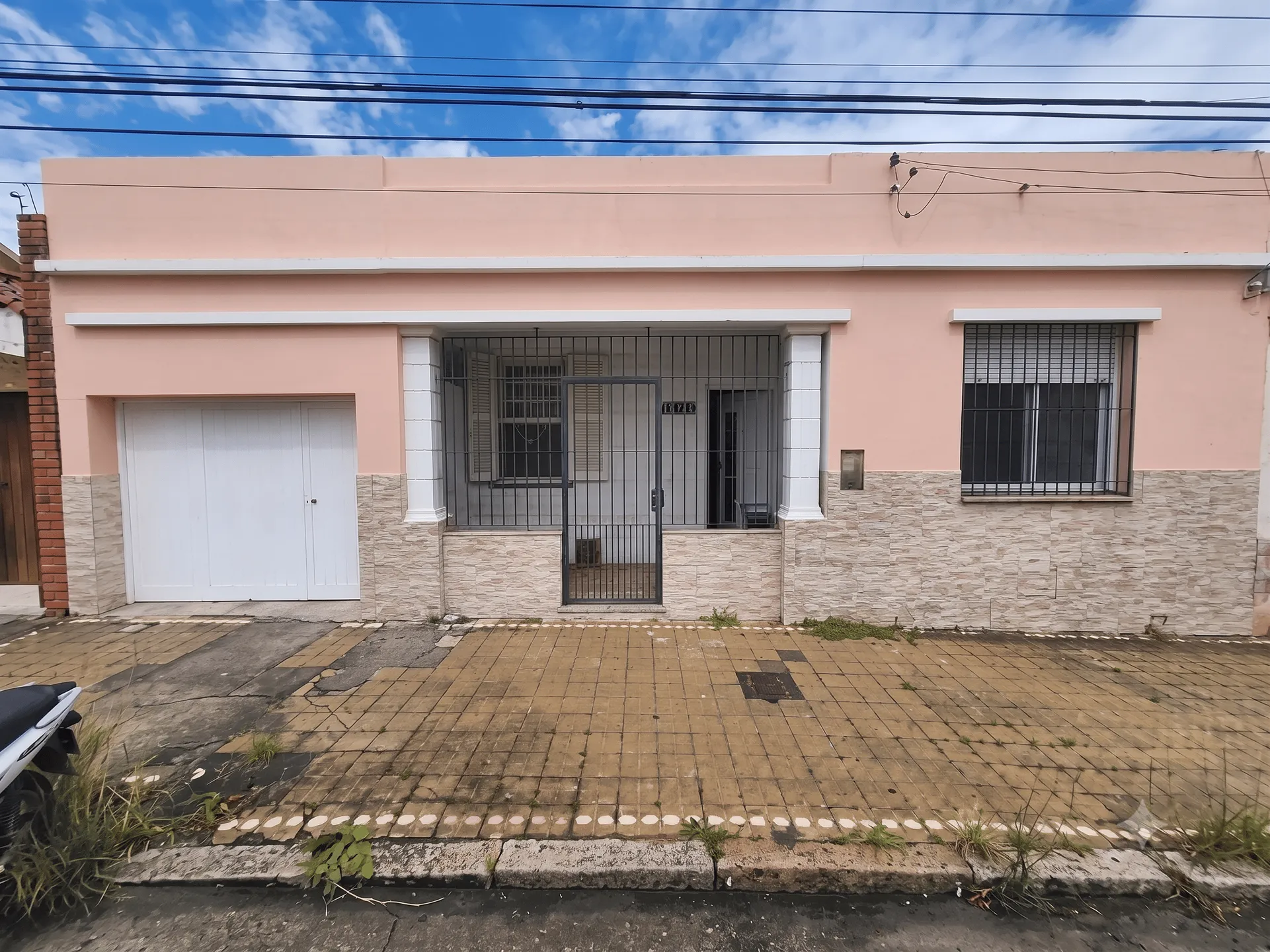 Casa à venda no centro de Pelotas - 114 m², 2 quartos, sala com lareira, ótima posição solar e amplo pátio aos fundos. - 11