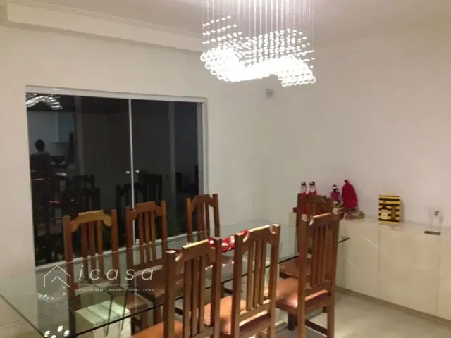 Casa com 330m² 4 quartos e 2 banheiros, à venda, no bairro Bosque dos Eucaliptos em São José dos Campos