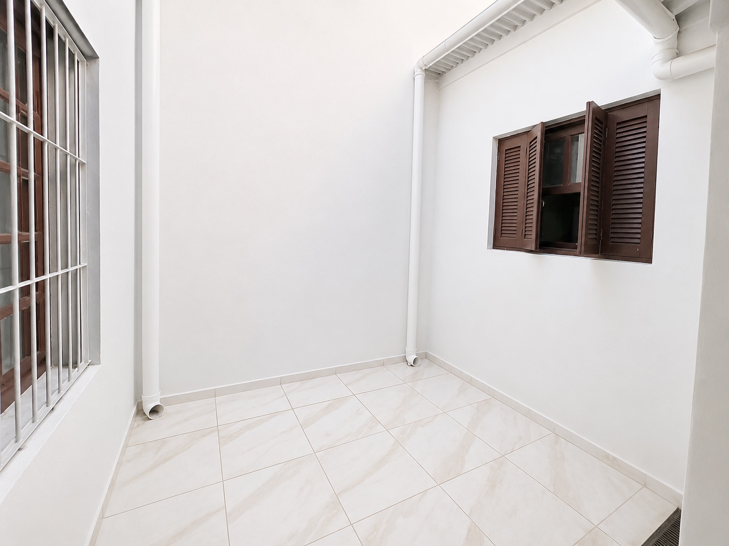 Casa residencial e comercial à venda no centro de Pelotas - 167 m², todo reformado com acabamentos modernos e ampla área nos fundos. - 12