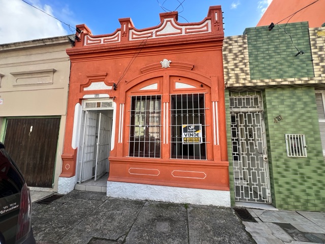 Casa à venda, no bairro Centro em Pelotas