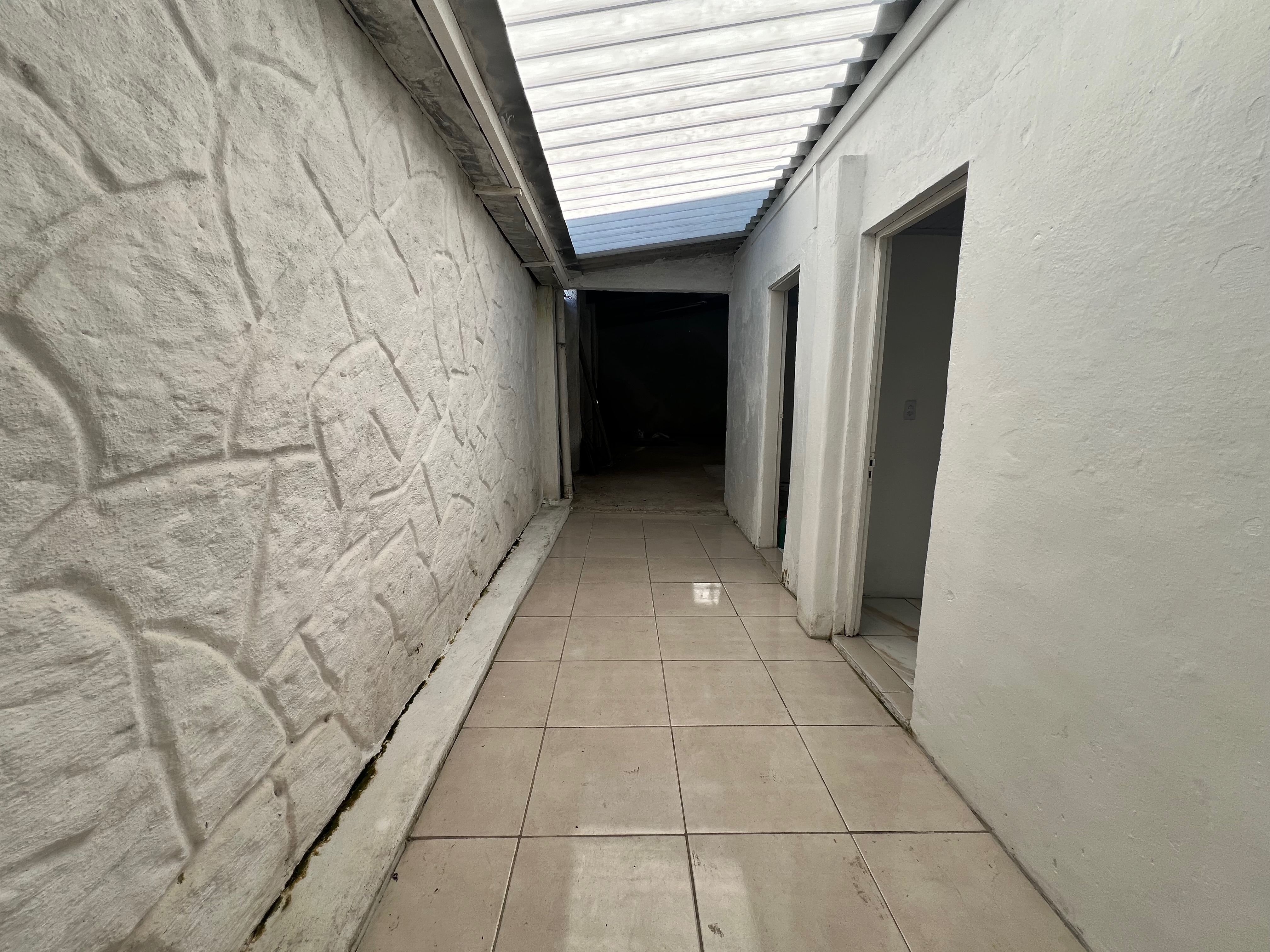 Casa residencial e comercial à venda no centro de Pelotas - 167 m², todo reformado com acabamentos modernos e ampla área nos fundos. - 14