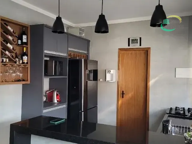 Casa com 250m² 3 quartos e 2 banheiros, à venda, no bairro Jardim García em Campinas