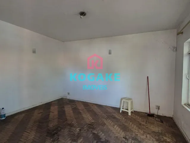 Casa com 300m² 3 quartos e 1 banheiro, à venda, no bairro Monte Castelo em São José dos Campos