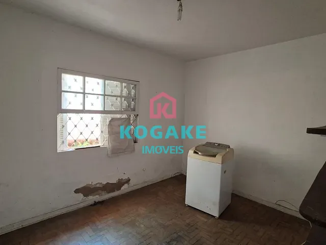 Casa com 300m² 3 quartos e 1 banheiro, à venda, no bairro Monte Castelo em São José dos Campos