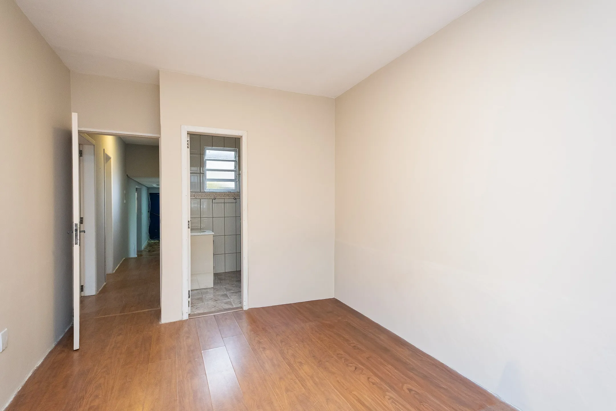 Casa à venda na Cohab Areal, Pelotas - 160 m², 3 quartos (sendo 1 suíte), sala com lareira, espaço gourmet com churrasqueira e pátio aos fundos. - 13